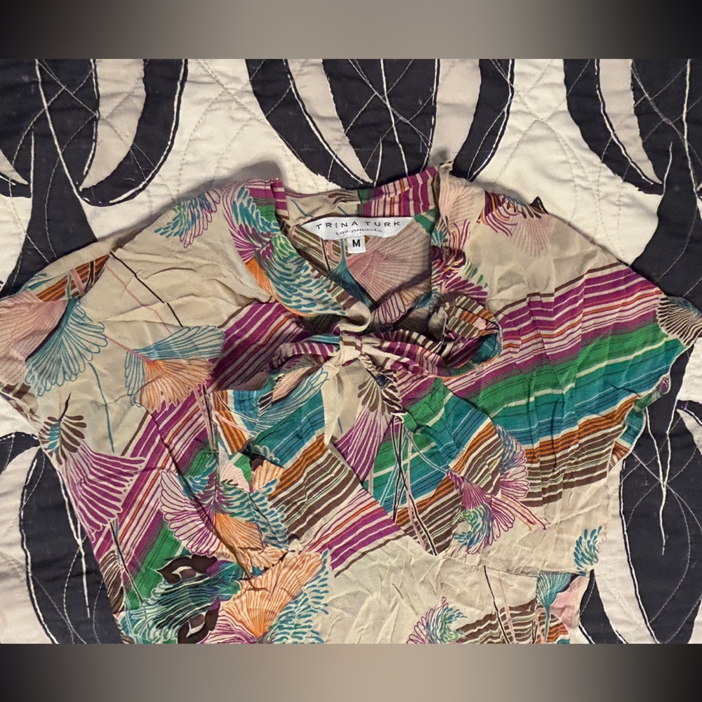 TRINA TURK Tie Neck Detail Multicolor Patterned Blouse Short Sleeve Top - Picture 3 of 6